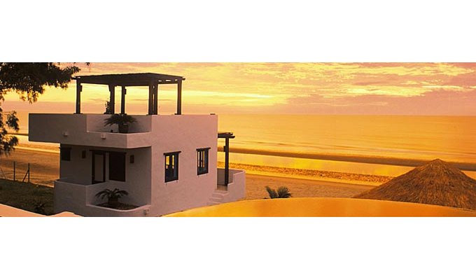 Suite avec vue sur la Mer directement sur la piscine dans resort en bord de plage