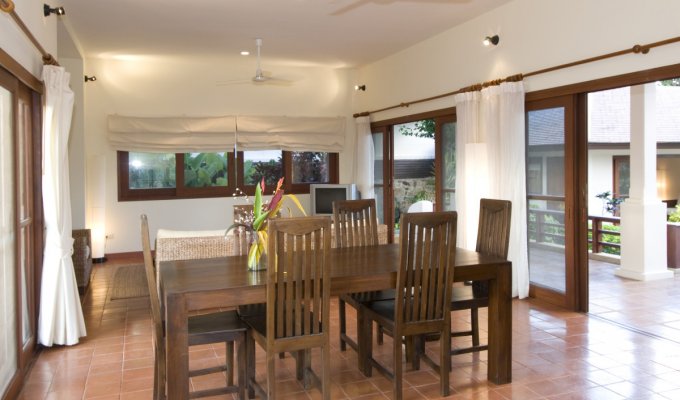Location de Vacances Thailande, Villa avec piscine sur deux niveaux, à quelques minutes de la  plage, avec vue sur la mer.