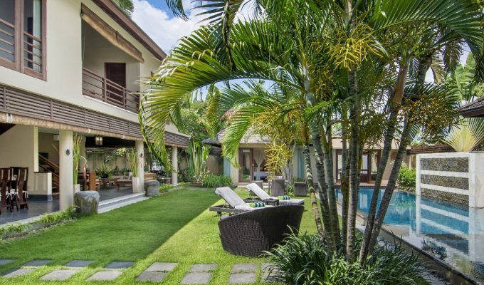 Location villa Bali Seminyak piscine privée avec personnel inclus