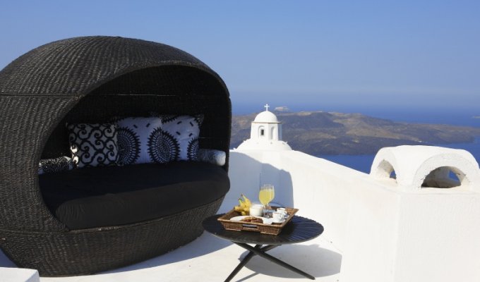 Location villa de luxe, perchée sur la falaise, avec vue sur la Caldera, avec Jacuzzi.