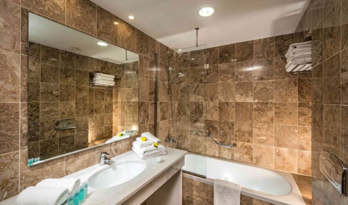 Votre Séjour en Crète, en hébergement 8j/7 nuits à l'hôtel en demi pension, en Bungalow. A PARTIR DE 387€/pers. 