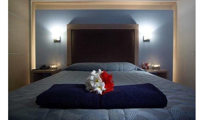 Votre Séjour en Crète, en hébergement 8j/7 nuits à l'hôtel en demi pension à l' hôtel (chambre standard). 