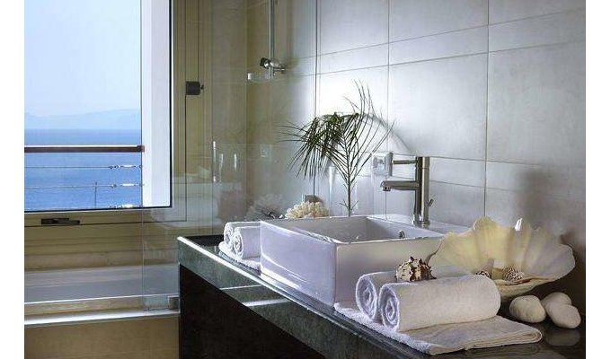 Votre Séjour en Crète, en hébergement 8j/7 nuits à l'hôtel en demi pension en chambre avec vue sur la mer. A PARTIR DE 419€/pers. 