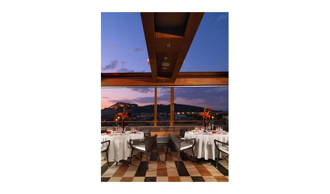 Votre Séjour en Grèce, en hébergement 8j/7 nuits à l'hôtel avec petit déjeuner en chambre supérieure. Hôtel Crowne Plaza Athènes