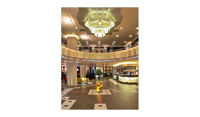 Votre Séjour en Grèce, en hébergement 8j/7 nuits à l'hôtel avec petit déjeuner en chambre supérieure. Hôtel Crowne Plaza Athènes