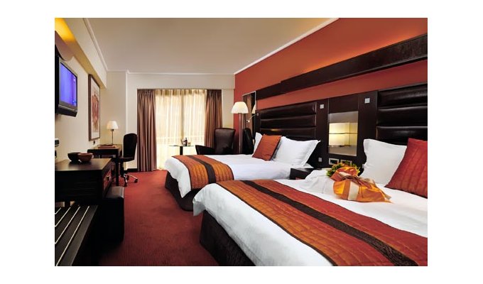 Votre Séjour en Grèce, en hébergement 8j/7 nuits à l'hôtel avec petit déjeuner en chambre supérieure. Hôtel Crowne Plaza Athènes