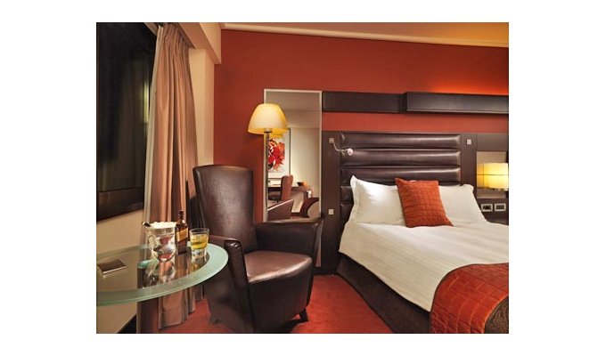 Votre Séjour en Grèce, en hébergement 8j/7 nuits à l'hôtel avec petit déjeuner en chambre supérieure. Hôtel Crowne Plaza Athènes