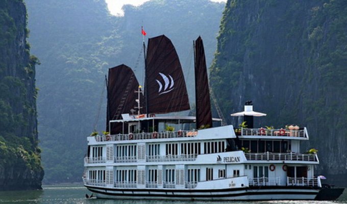 Croisière 2 jours / 1 Nuit dans la Baie d'Halong sur l'Emeraude