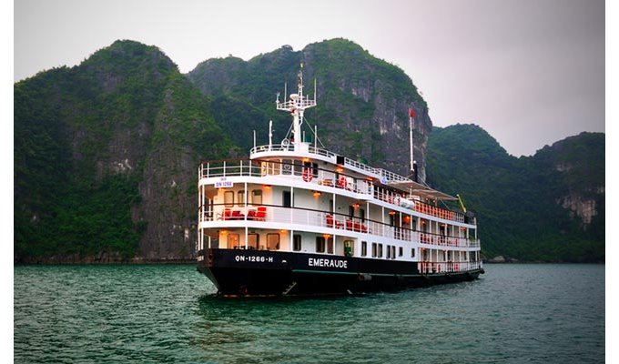 Croisière 2 jours / 1 Nuit dans la Baie d'Halong sur l'Emeraude