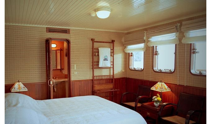 Croisière 2 jours / 1 Nuit dans la Baie d'Halong sur l'Emeraude