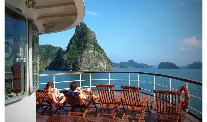 Croisière 2 jours / 1 Nuit dans la Baie d'Halong sur l'Emeraude