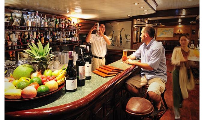 Croisière 2 jours / 1 Nuit dans la Baie d'Halong sur l'Emeraude