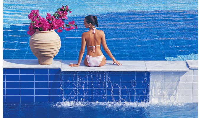 Votre Séjour dans les Cyclades, en hébergement 8j/7 nuits à l'hôtel avec petit déjeuner chambre classique vue jardin. Hôtel Petasos Beach Resort & Spa.