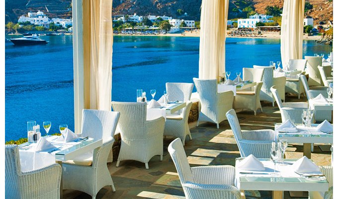Votre Séjour dans les Cyclades, en hébergement 8j/7 nuits à l'hôtel avec petit déjeuner chambre classique vue jardin. Hôtel Petasos Beach Resort & Spa.