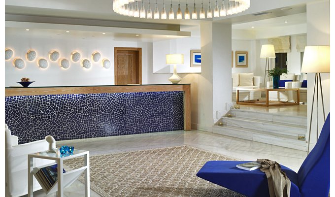 Votre Séjour dans les Cyclades, en hébergement 8j/7 nuits à l'hôtel avec petit déjeuner chambre classique vue jardin. Hôtel Petasos Beach Resort & Spa.