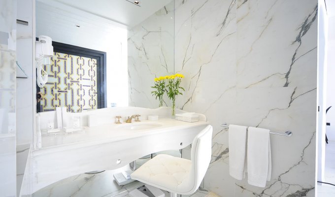 Votre Séjour dans les Cyclades, en hébergement 8j/7 nuits à l'hôtel avec petit déjeuner en chambre avec vue sur la mer. Hôtel Kivotos