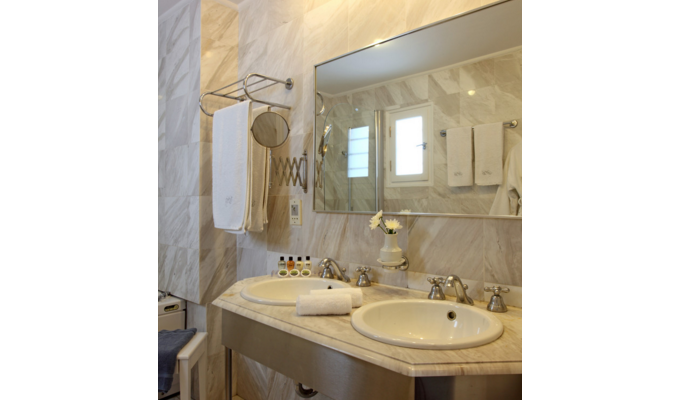Votre Séjour dans les Cyclades, en hébergement 8j/7 nuits à l'hôtel avec petit déjeuner chambre Standard. Hôtel Dorion