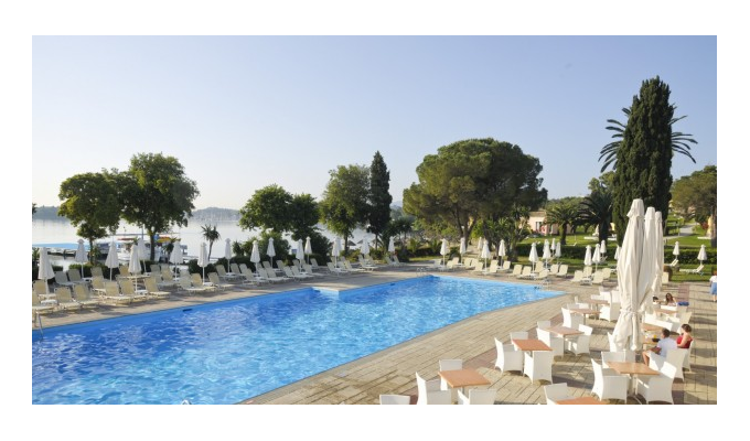 Votre Séjour en Grèce, en hébergement 8j/7 nuits à l'hôtel en formule Tout inclus en chambre avec vue sur l'arrière pays. Hôtel Corcyra Beach.