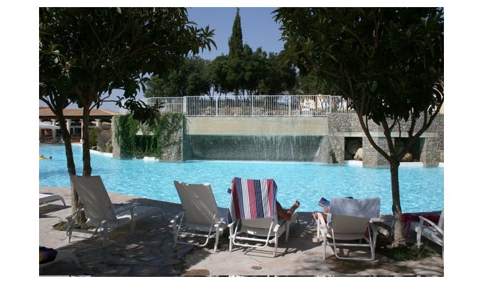 Votre Séjour en Grèce, en hébergement 8j/7 nuits à l'hôtel en formule Tout inclus en chambre avec vue sur l'arrière pays. Hôtel Corcyra Beach.