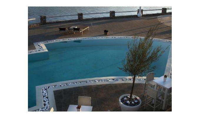 Votre Séjour en Grèce, en hébergement 8j/7 nuits à l'hôtel avec petit-déjeuner en chambre senior avec vue sur la mer. Hôtel Rocabella Resort & Spa.