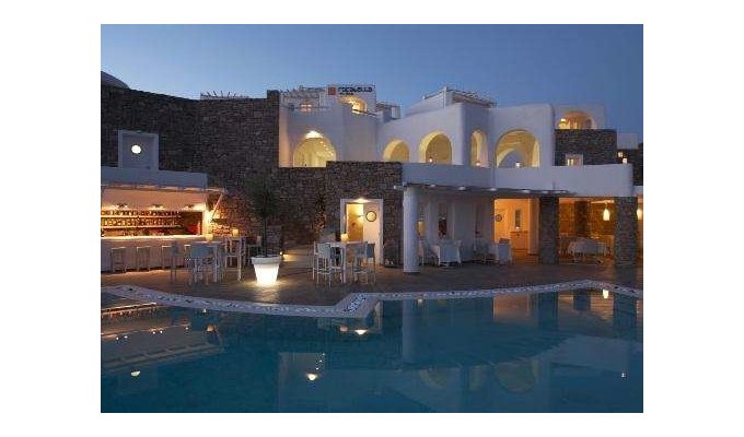 Votre Séjour en Grèce, en hébergement 8j/7 nuits à l'hôtel avec petit-déjeuner en chambre senior avec vue sur la mer. Hôtel Rocabella Resort & Spa.