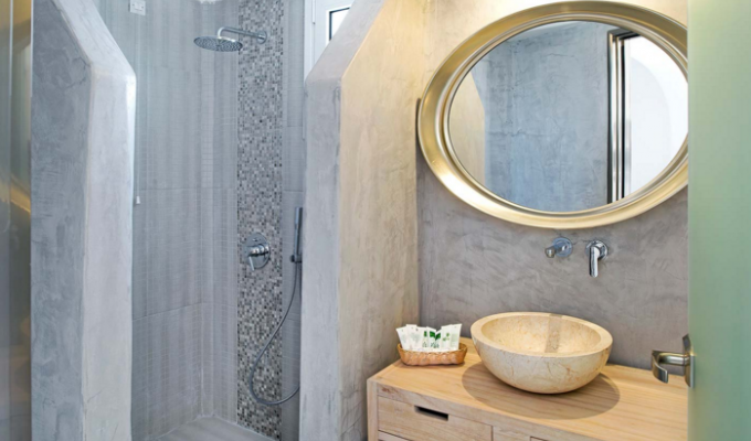 Votre Séjour dans les Cyclades, en hébergement 8j/7 nuits à l'hôtel avec petit déjeuner en chambre Standard. Aegean Plaza Hotel.
