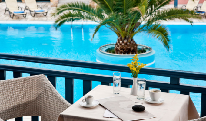 Votre Séjour dans les Cyclades, en hébergement 8j/7 nuits à l'hôtel avec petit déjeuner en chambre Standard. Aegean Plaza Hotel.