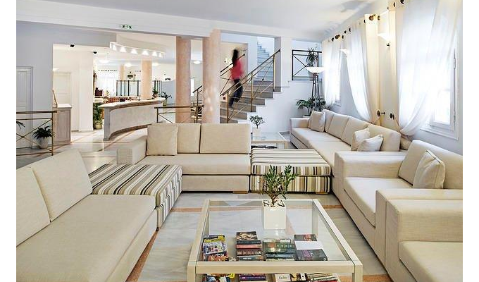 Votre Séjour dans les Cyclades, en hébergement 8j/7 nuits à l'hôtel avec petit déjeuner en chambre Standard. Aegean Plaza Hotel.