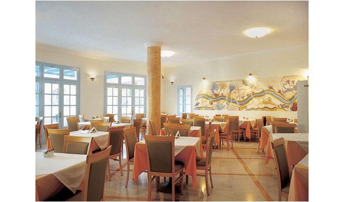 Votre Séjour dans les Cyclades, en hébergement 8j/7 nuits à l'hôtel avec petit déjeuner en chambre Standard. Aegean Plaza Hotel.