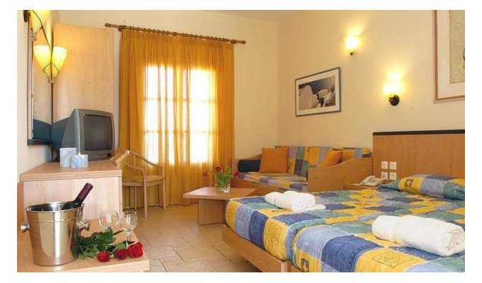 Votre Séjour dans les Cyclades, en hébergement 8j/7 nuits à l'hôtel avec petit déjeuner en chambre Standard. Aegean Plaza Hotel.