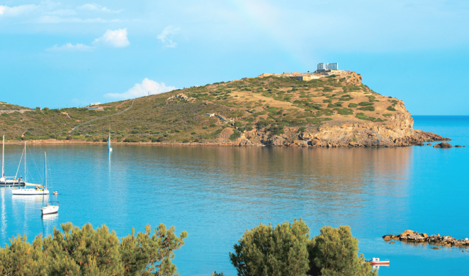 Votre Séjour près d'Athènes, en bord de mer, en hébergement 8j/7 nuits à l'hôtel avec petit déjeuner en bungalow avec vue sur la mer. Grecotel Cap Sounion.