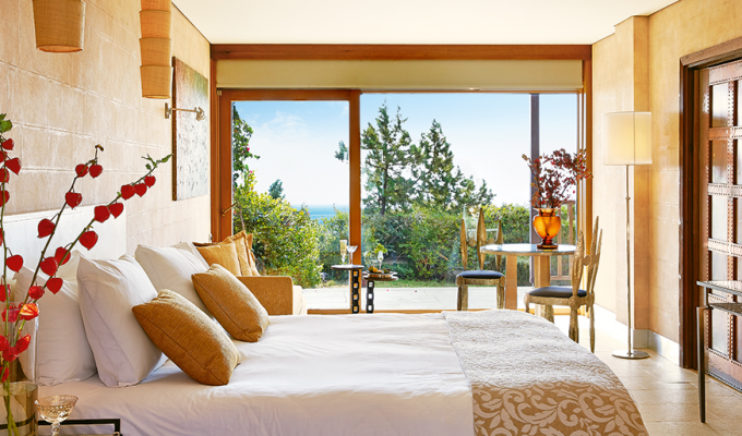 Votre Séjour près d'Athènes, en bord de mer, en hébergement 8j/7 nuits à l'hôtel avec petit déjeuner en bungalow avec vue sur la mer. Grecotel Cap Sounion.