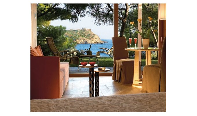 Votre Séjour près d'Athènes, en bord de mer, en hébergement 8j/7 nuits à l'hôtel avec petit déjeuner en bungalow avec vue sur la mer. Grecotel Cap Sounion.