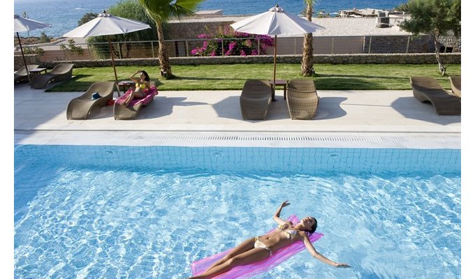 Votre Séjour en Crète, en hébergement 8j/7 nuits en chambre avec vue sur jardin en formule Tout compris. Ikaros Beach Resort & Spa.	