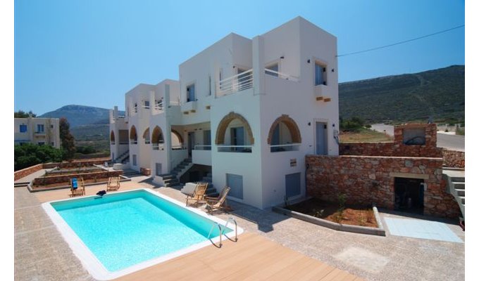 Location Villa dans un complexe Hôtelier, avec piscine. Hébergement 3 - 5 pers.
