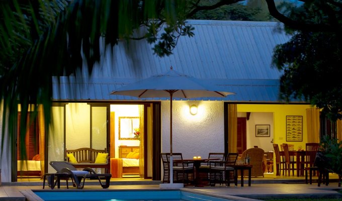 Location Villa Ile Maurice pieds dans l'eau sur la plage de Trou Aux Biches proche Grand Baie avec personnel 