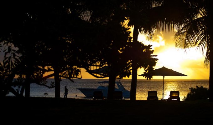 Location Villa Ile Maurice pieds dans l'eau sur la plage de Trou Aux Biches proche Grand Baie avec personnel 