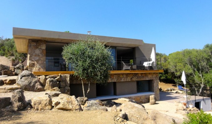 Location Villa Porto Vecchio 700 m de la Plage de Palonbaggia en Corse piscine partagée