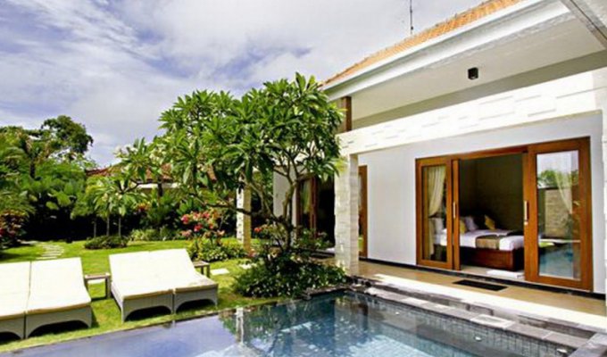 Location villa Bali Seminyak piscine privée au bord de la plage avec personnel inclus