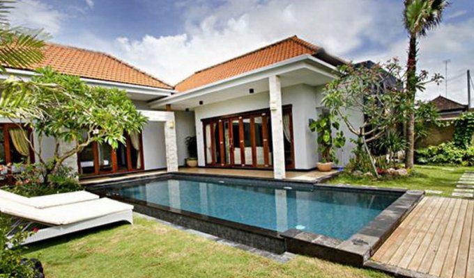 Location villa Bali Seminyak piscine privée au bord de la plage avec personnel inclus