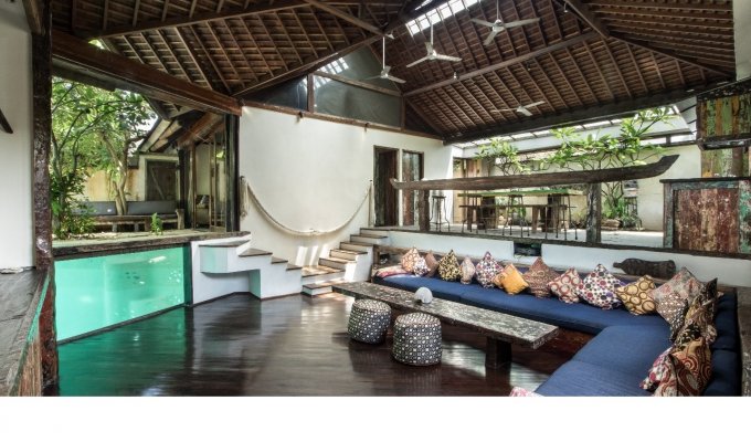Location villa Bali Seminyak piscine privée au bord de la mer   