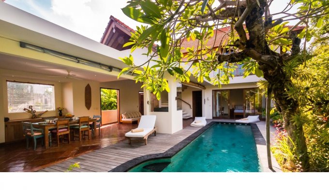 Location villa Bali Seminyak piscine privée proche de la mer avec personnel  