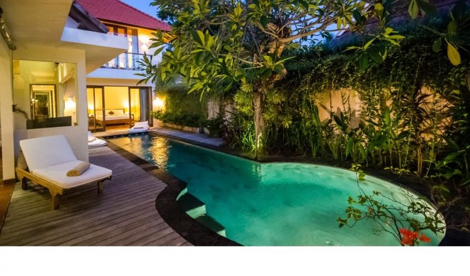 Location villa Bali Seminyak piscine privée proche de la mer avec personnel  