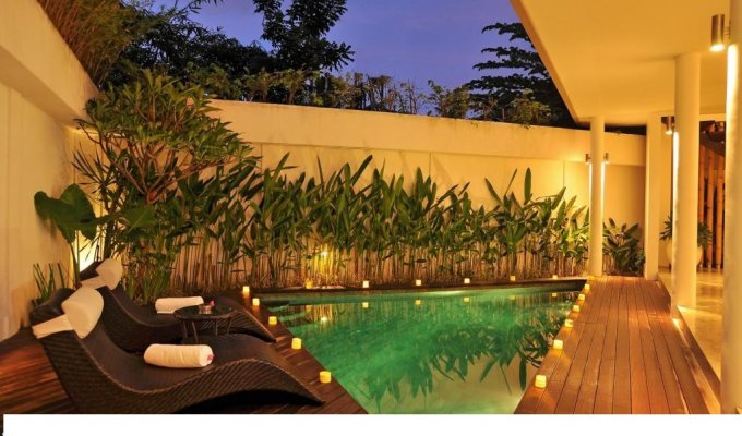 Location villa Bali Seminyak piscine privée au bord de la mer avec personnel   