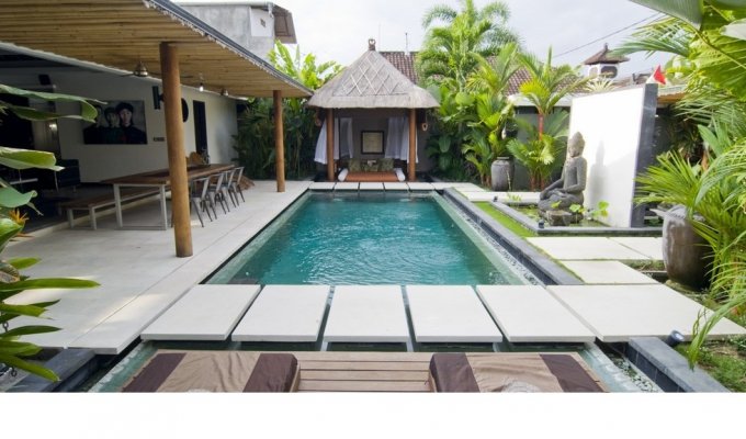 Location villa Bali Seminyak piscine privée au bord de la mer avec personnel  