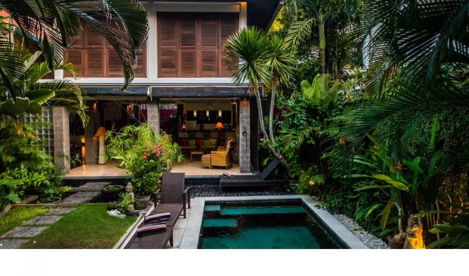 Location villa Bali Seminyak piscine privée au bord de la mer avec personnel  