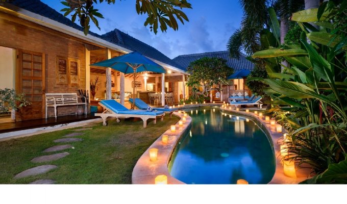 Location villa Bali Seminyak piscine privée à 5min de la plage avec personnel  