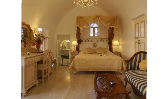 Location villa de luxe à Santorin, avec jacuzzi et vue sur la mer.
