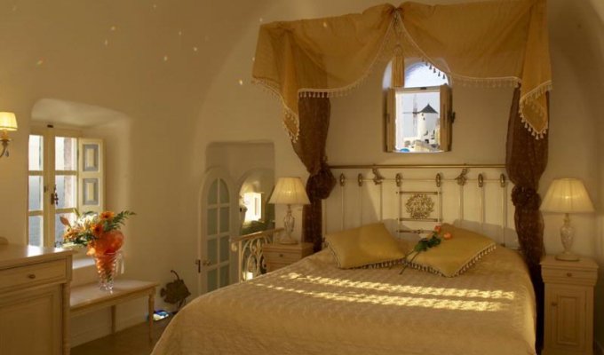 Location villa de luxe à Santorin, avec jacuzzi et vue sur la mer.