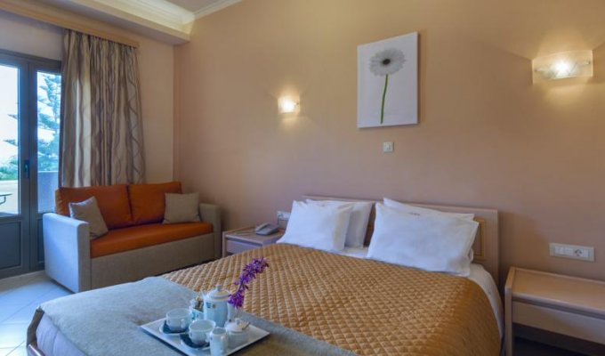 Votre Séjour en Grèce, en hébergement 8j/7 nuits à l'hôtel avec petit déjeuner en chambre standard. 	